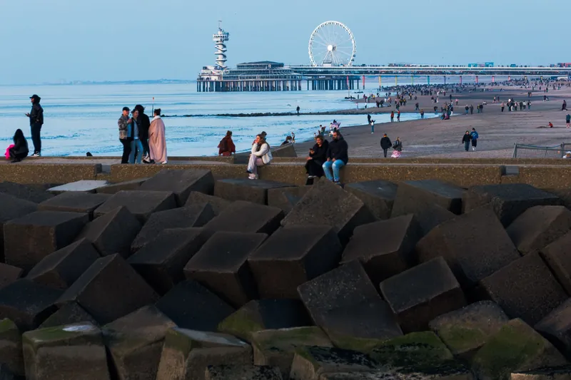 Nordsee Holland: Strand und Pier von Scheveningen